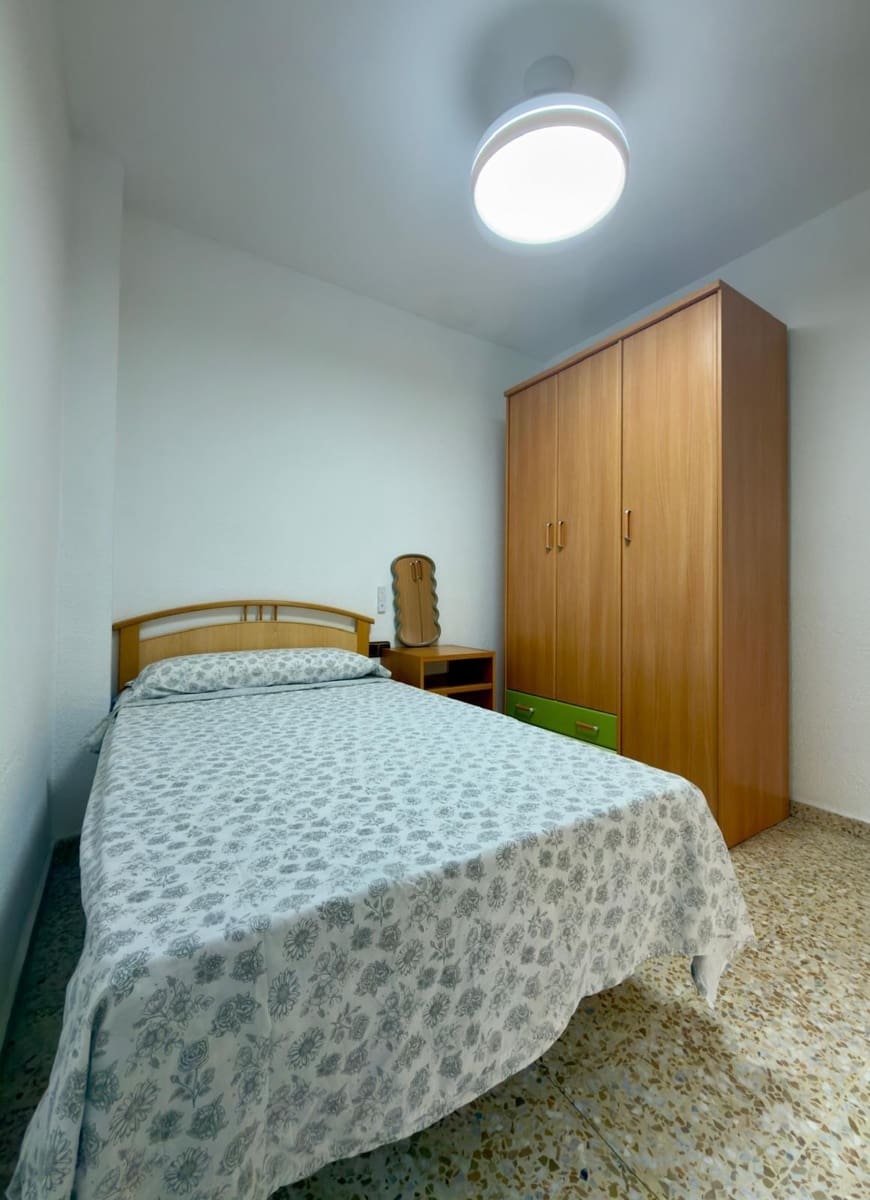 3 soverom Leilighet til leie i Granada by - € 900 (Ref: 10142564)