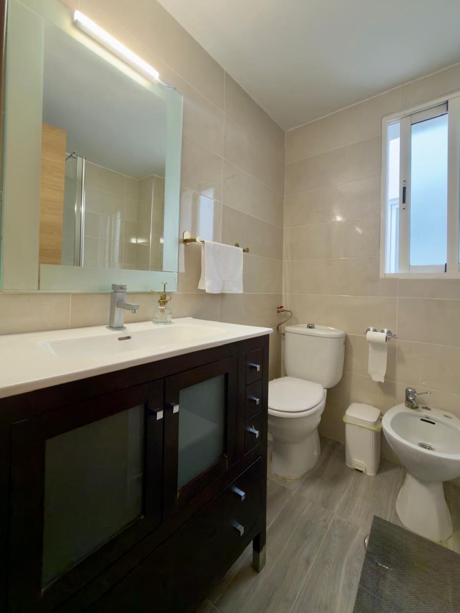3 soverom Leilighet til leie i Granada by - € 900 (Ref: 10142564)