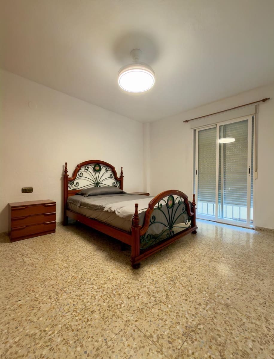 3 soverom Leilighet til leie i Granada by - € 900 (Ref: 10142564)