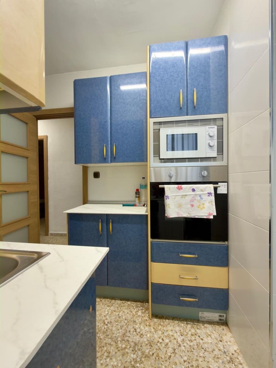 3 soverom Leilighet til leie i Granada by - € 900 (Ref: 10142564)