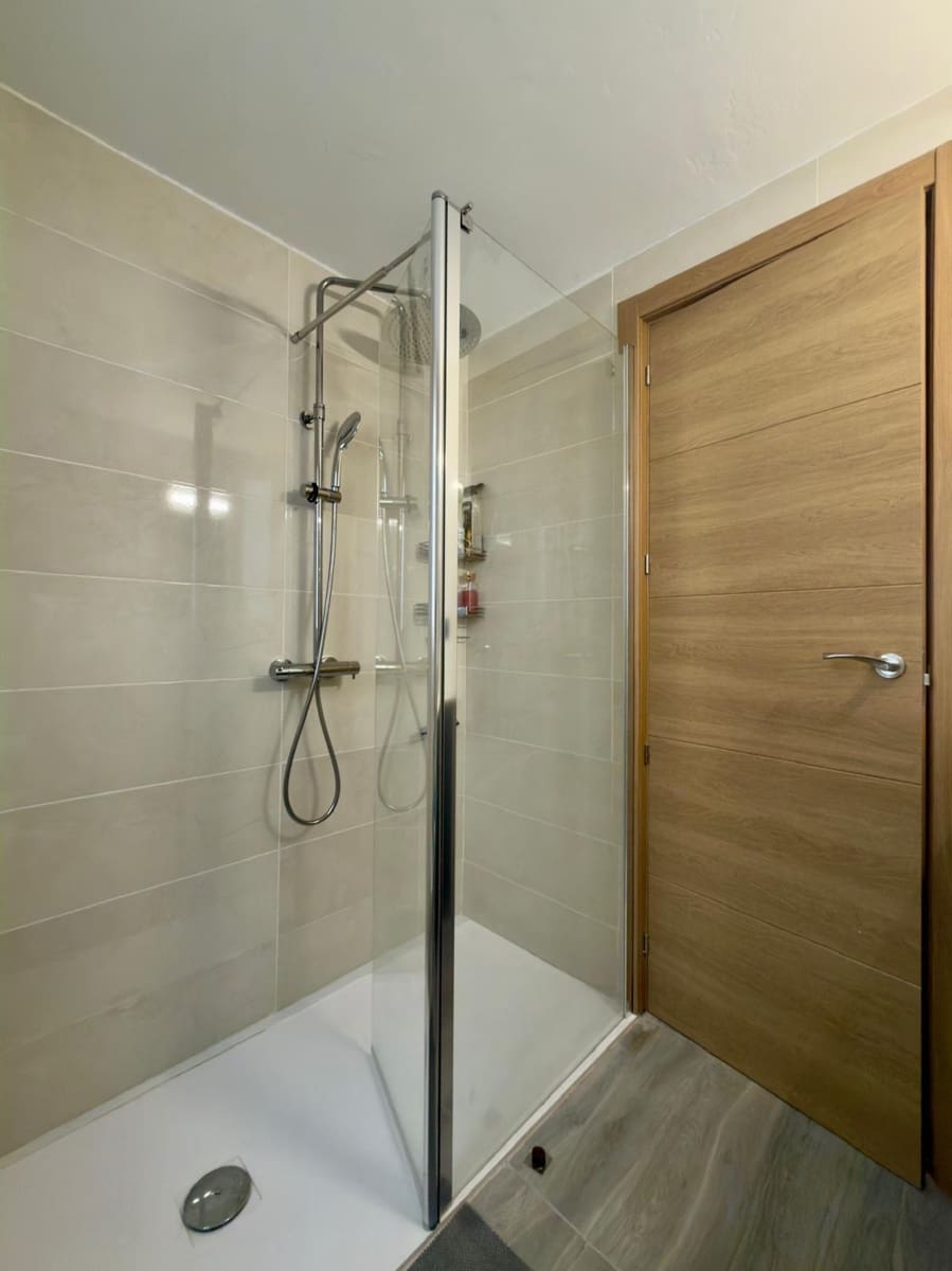 3 soverom Leilighet til leie i Granada by - € 900 (Ref: 10142564)