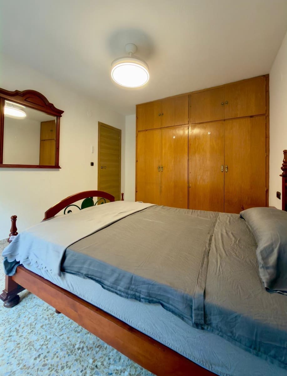 3 soverom Leilighet til leie i Granada by - € 900 (Ref: 10142564)