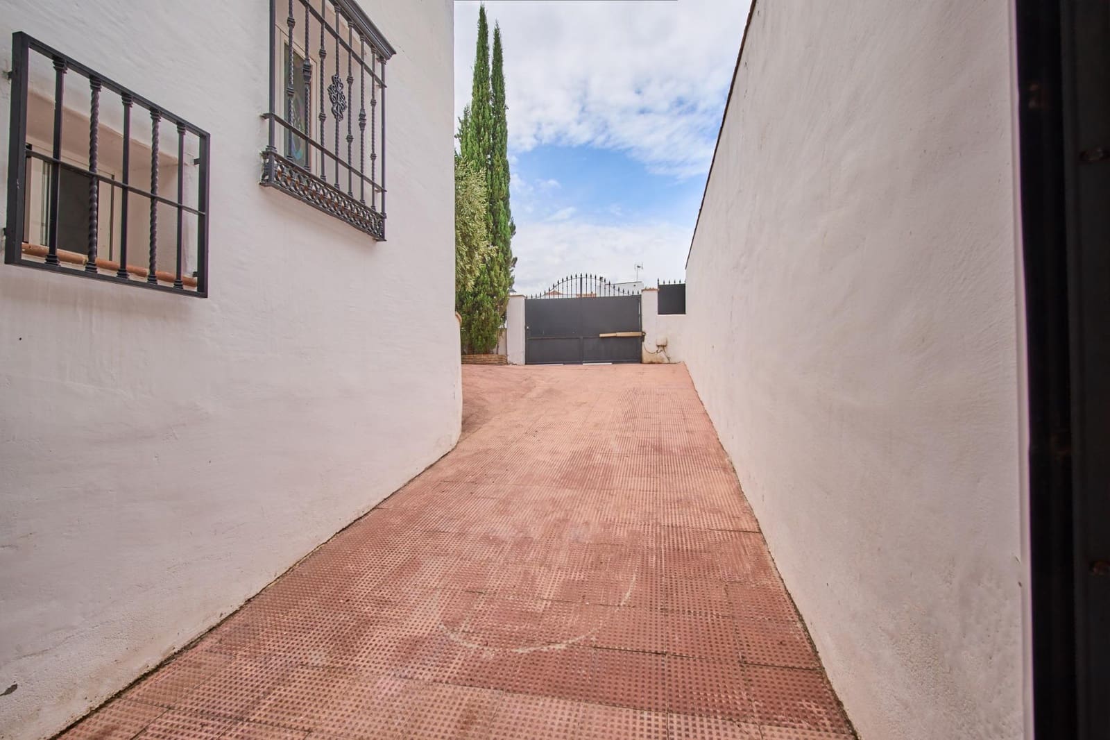 Chalet de 4 habitaciones en Atarfe en venta con piscina garaje - 550.000 € (Ref: 10155447)