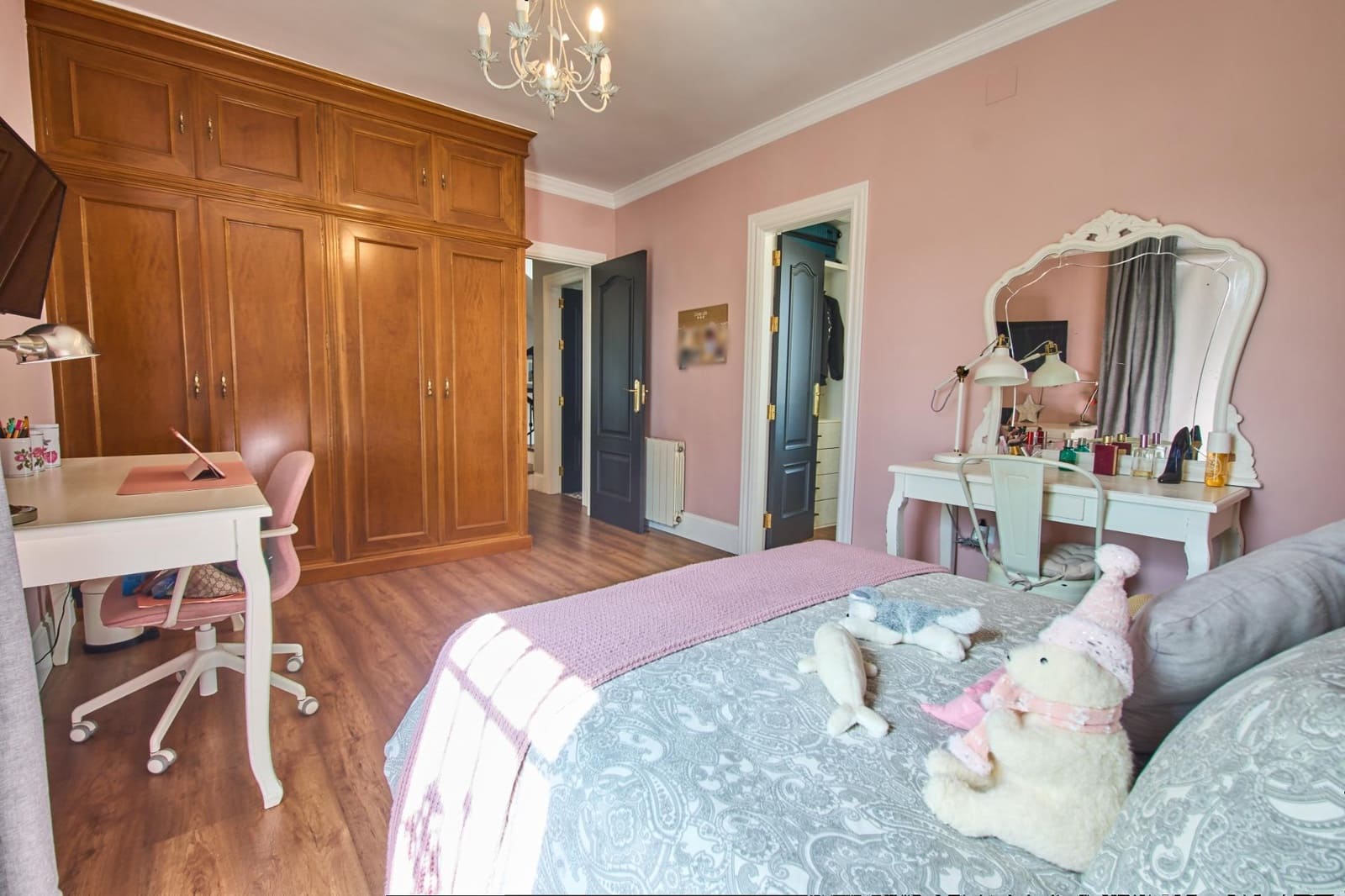 Chalet de 4 habitaciones en Atarfe en venta con piscina garaje - 550.000 € (Ref: 10155447)