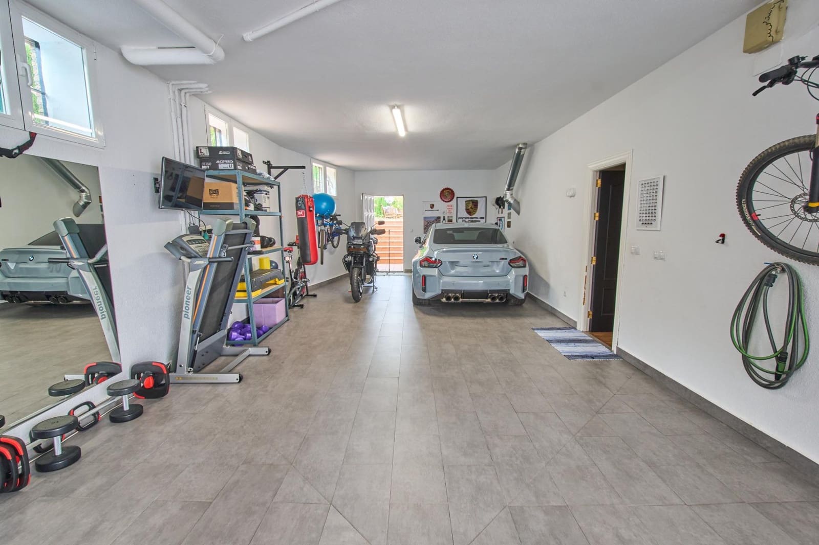 Chalet de 4 habitaciones en Atarfe en venta con piscina garaje - 550.000 € (Ref: 10155447)