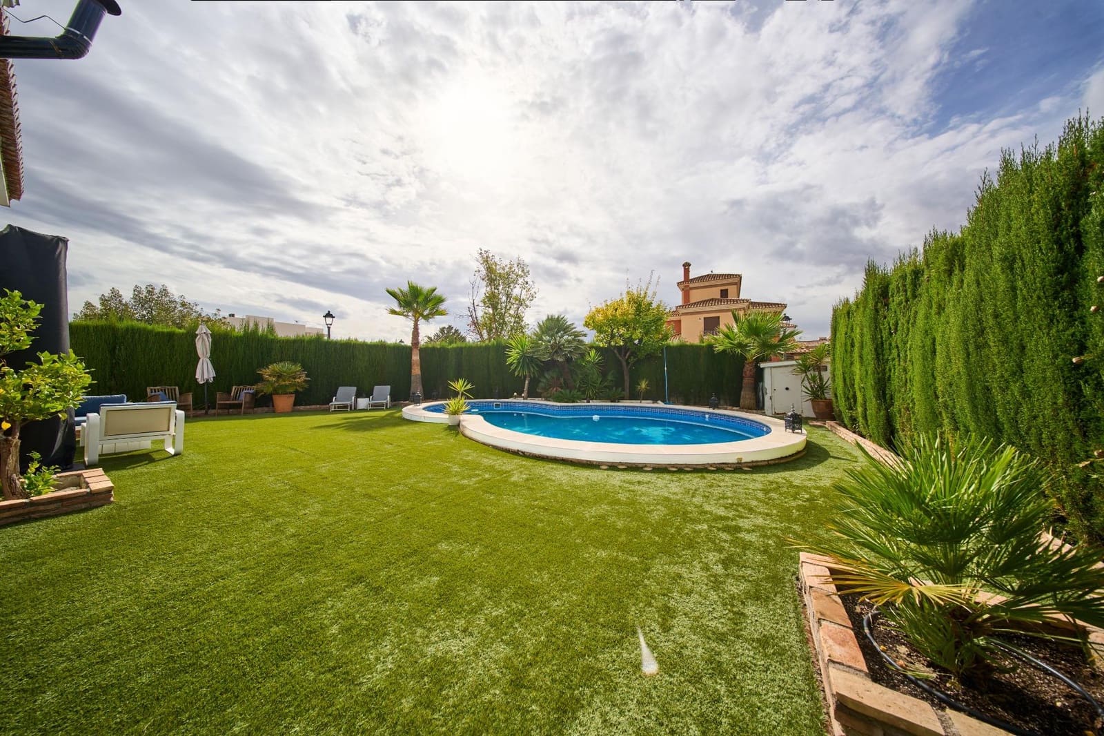 Chalet de 4 habitaciones en Atarfe en venta con piscina garaje - 550.000 € (Ref: 10155447)