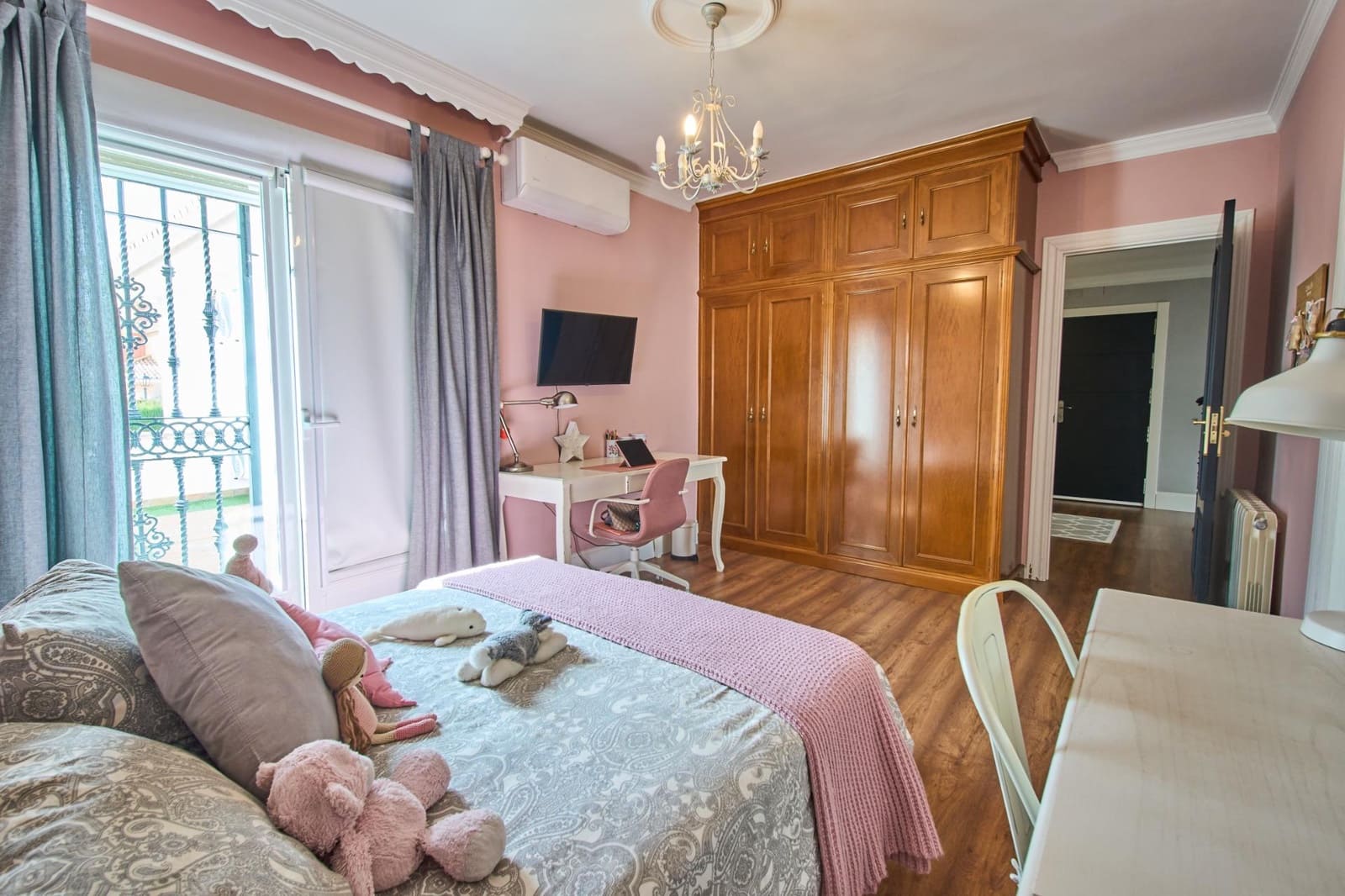 Chalet de 4 habitaciones en Atarfe en venta con piscina garaje - 550.000 € (Ref: 10155447)