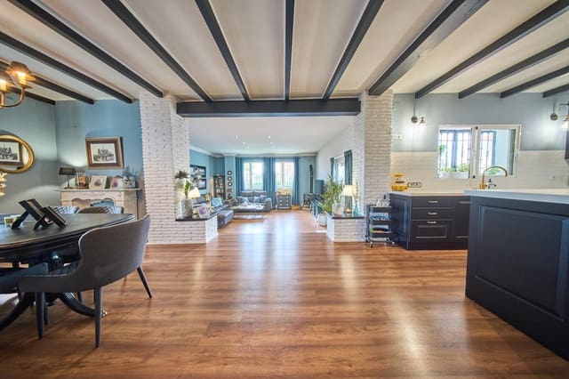 Chalet de 4 habitaciones en Atarfe en venta con piscina garaje - 550.000 € (Ref: 10155447)