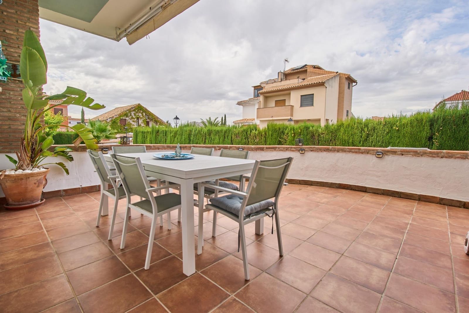 Chalet de 4 habitaciones en Atarfe en venta con piscina garaje - 550.000 € (Ref: 10155447)