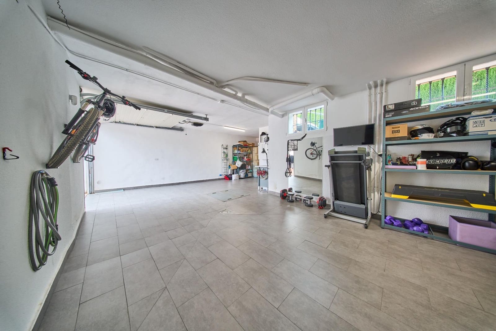 4 bedroom Villa for sale in Atarfe with pool garage - € 550,000 (Ref: 10155447)