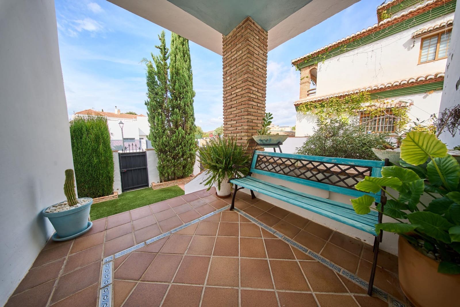 4 bedroom Villa for sale in Atarfe with pool garage - € 550,000 (Ref: 10155447)