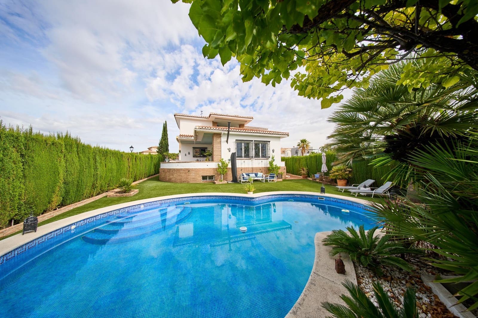 4 bedroom Villa for sale in Atarfe with pool garage - € 550,000 (Ref: 10155447)