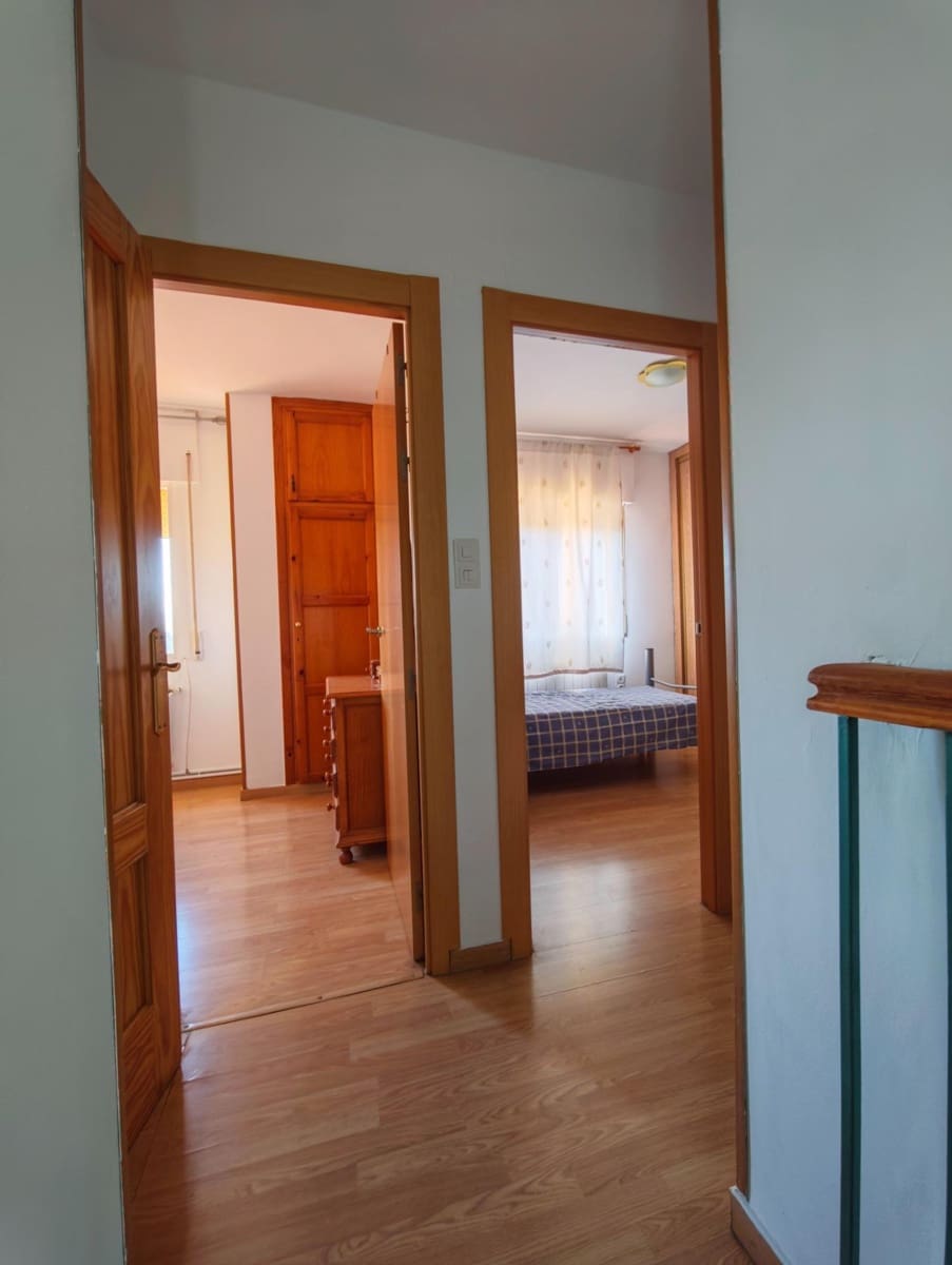 3 bedroom Semi-detached Villa for rent in Alfacar - € 600 (Ref: 10155449)