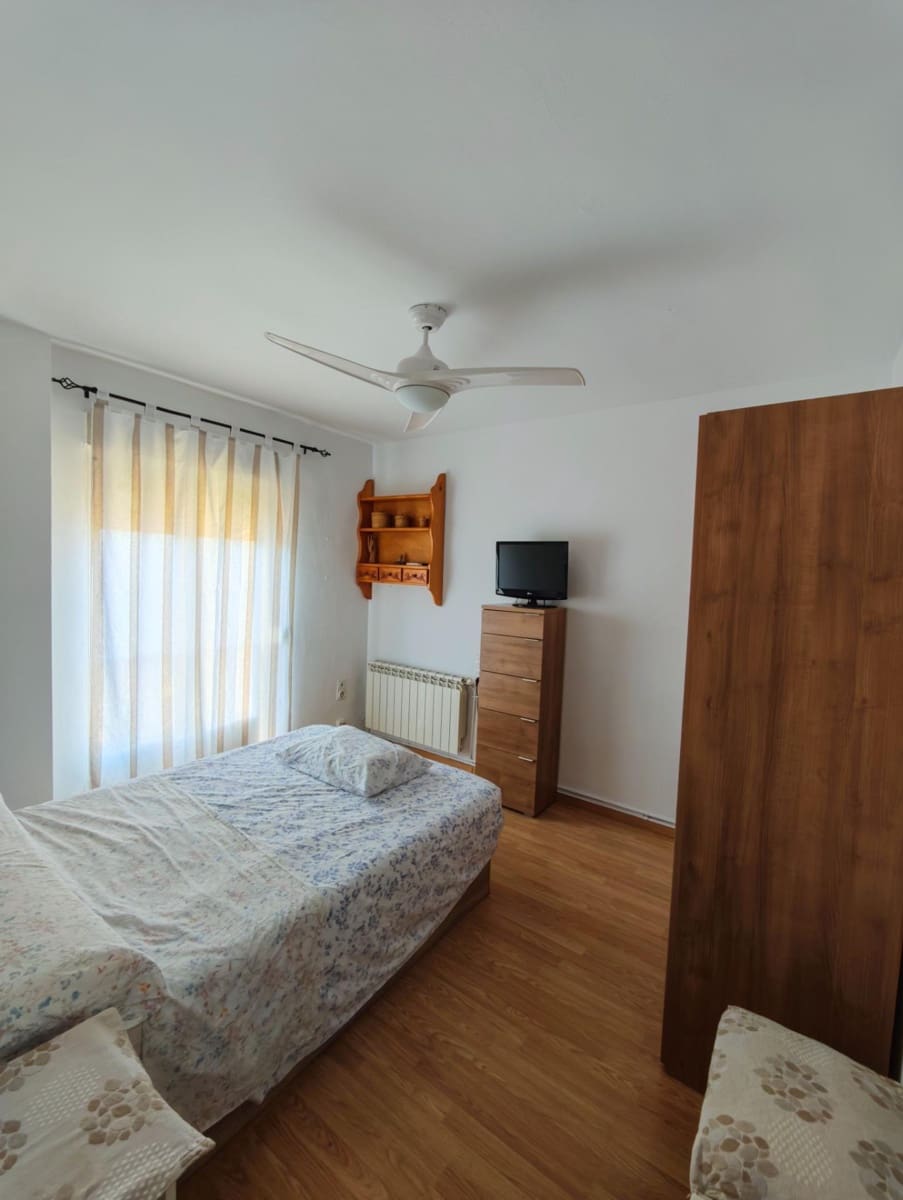 3 bedroom Semi-detached Villa for rent in Alfacar - € 600 (Ref: 10155449)