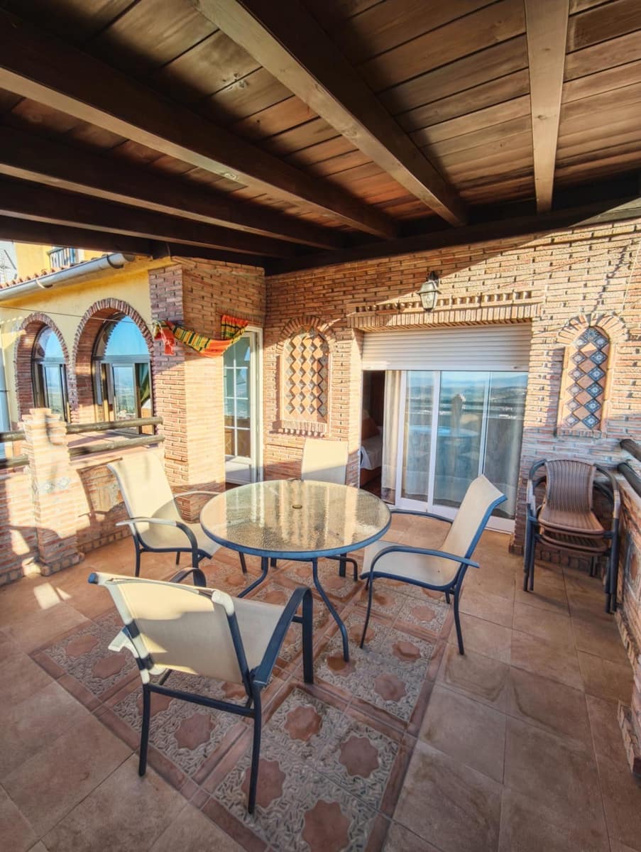 3 bedroom Semi-detached Villa for rent in Alfacar - € 600 (Ref: 10155449)