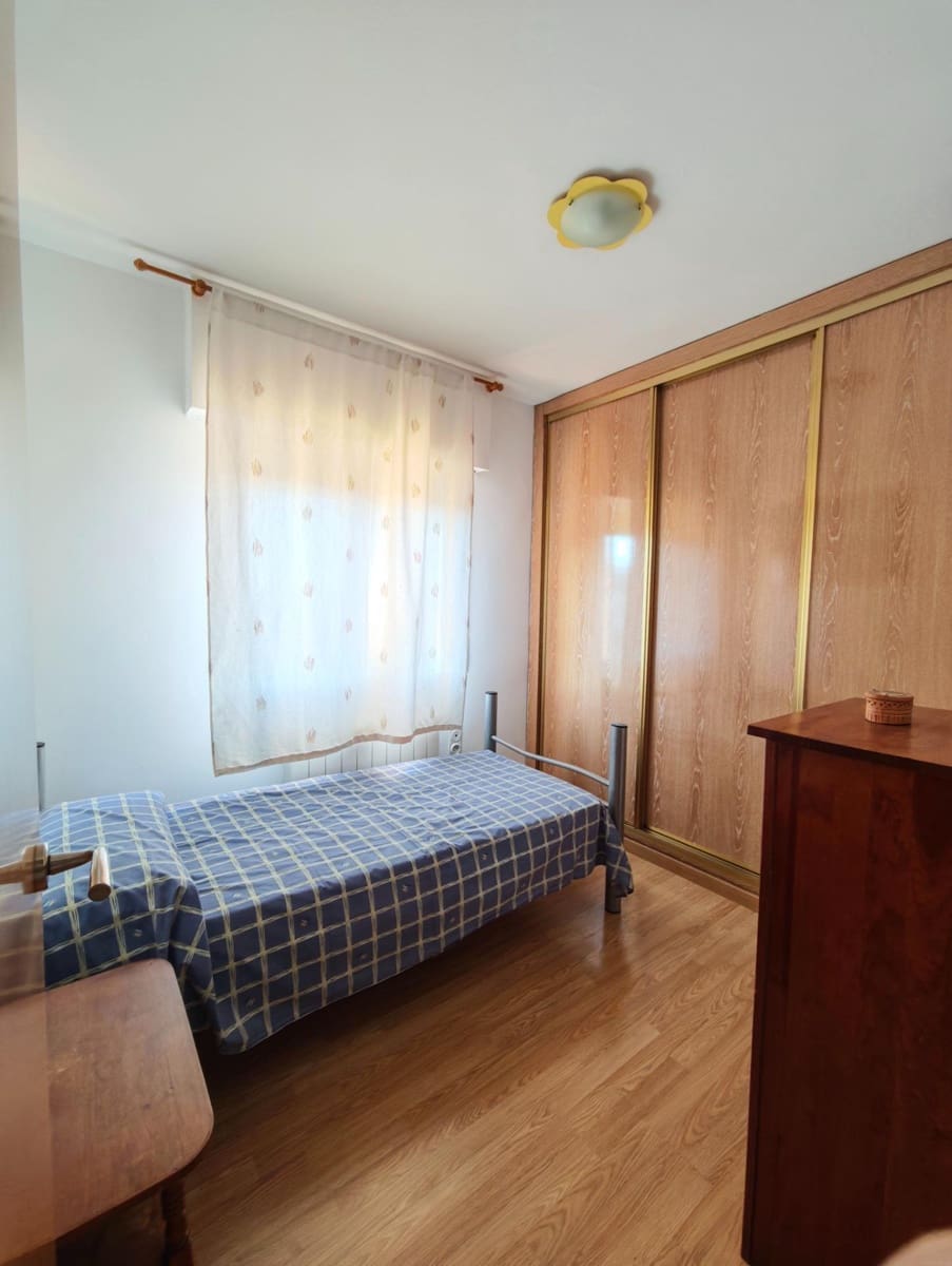 3 bedroom Semi-detached Villa for rent in Alfacar - € 600 (Ref: 10155449)