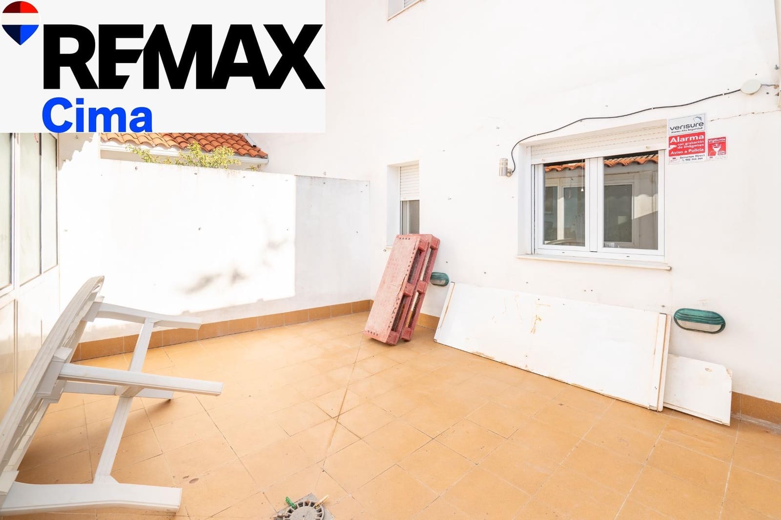 5 bedroom Flat for sale in Baza with garage - € 180,000 (Ref: 10159887)