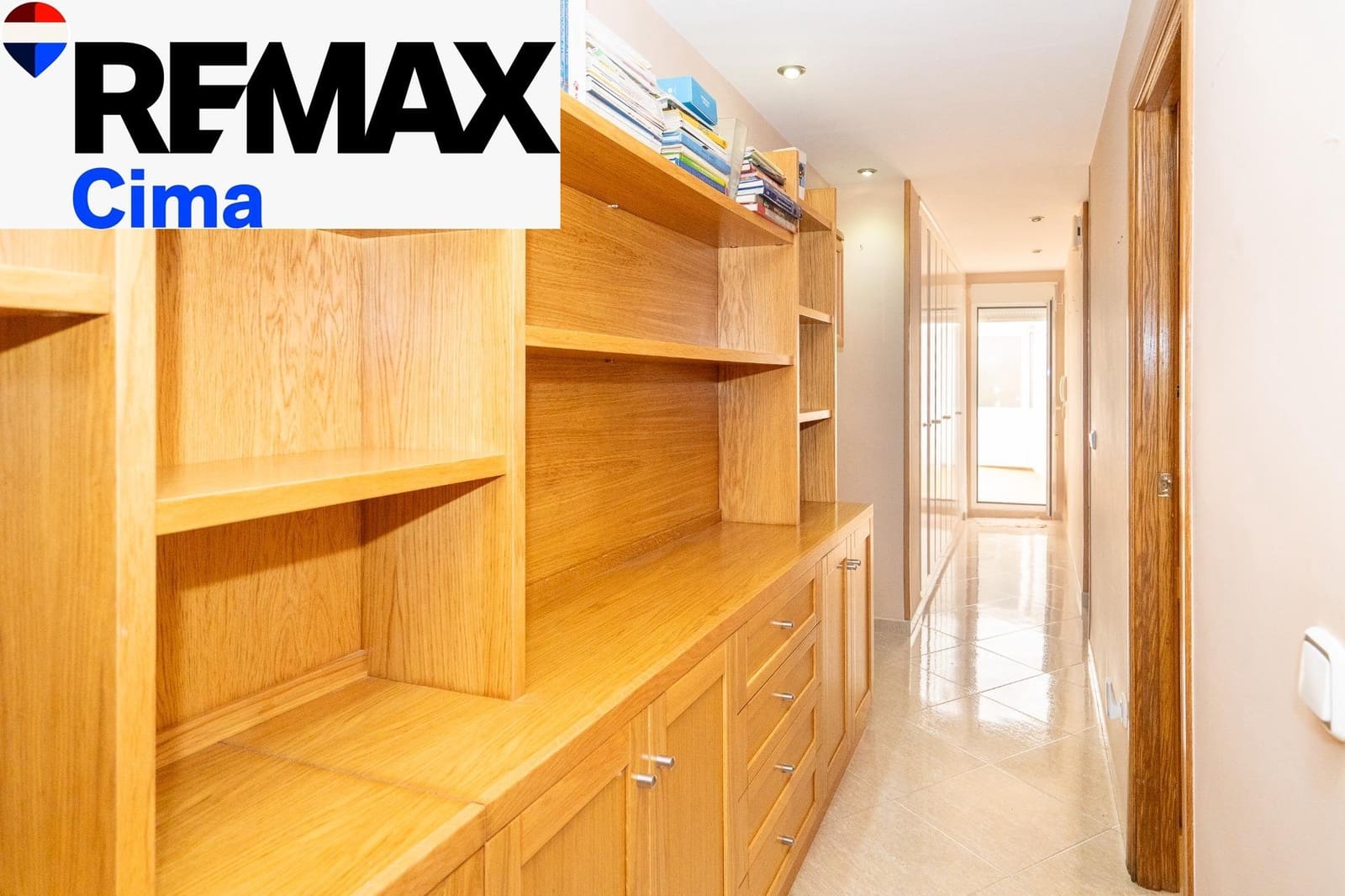 5 bedroom Flat for sale in Baza with garage - € 180,000 (Ref: 10159887)