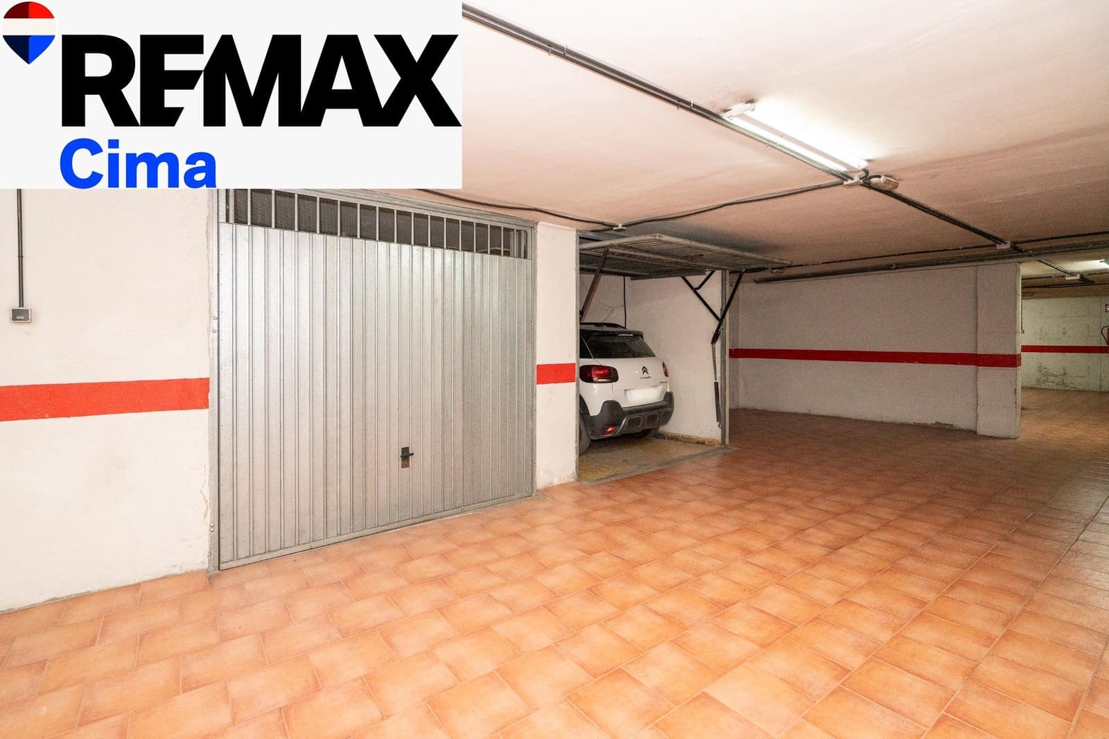 5 bedroom Flat for sale in Baza with garage - € 180,000 (Ref: 10159887)