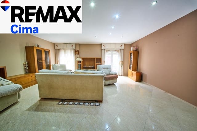 5 Zimmer Wohnung zu verkaufen in Baza mit Garage - 180.000 € (Ref: 10159887)