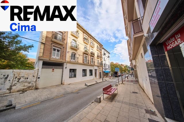 5 Zimmer Wohnung zu verkaufen in Baza mit Garage - 180.000 € (Ref: 10159887)