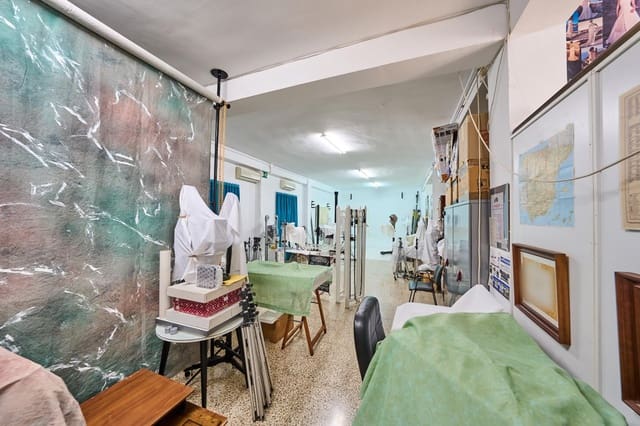Erhverv til salg i Santa Fe - € 149.900 (Ref: 10159888)