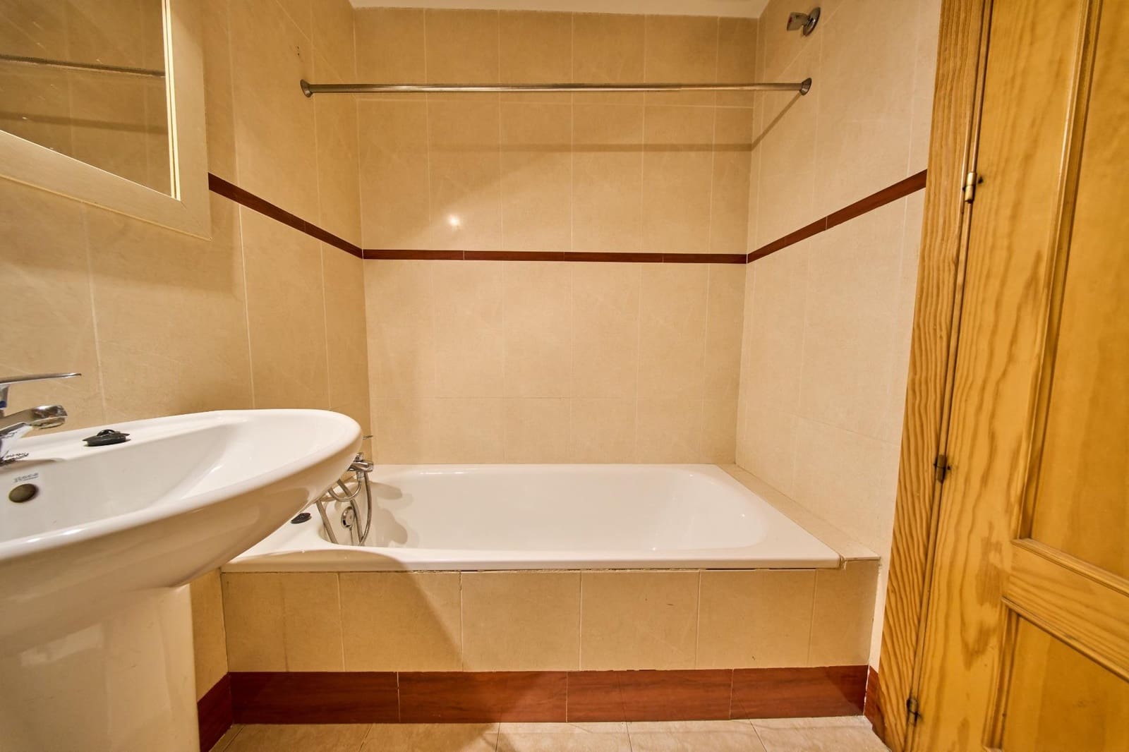 4 slaapkamer Rijtjeshuis te koop in Cajar met garage - € 319.900 (Ref: 10159890)