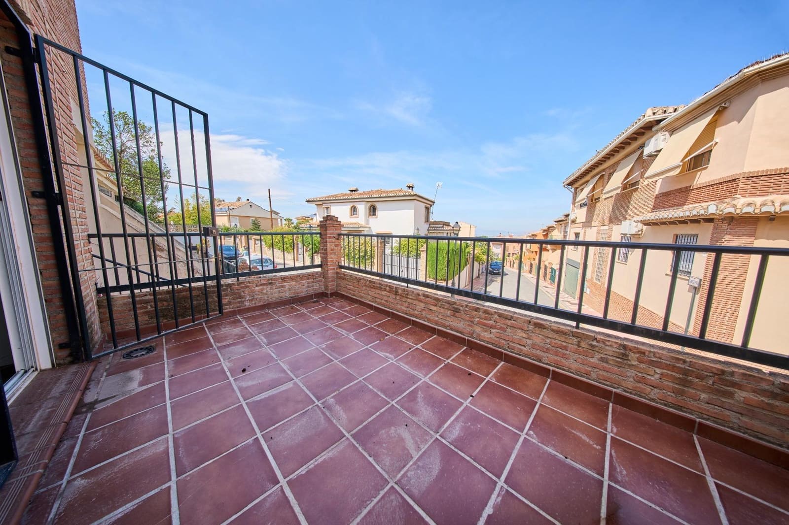 4 slaapkamer Rijtjeshuis te koop in Cajar met garage - € 319.900 (Ref: 10159890)