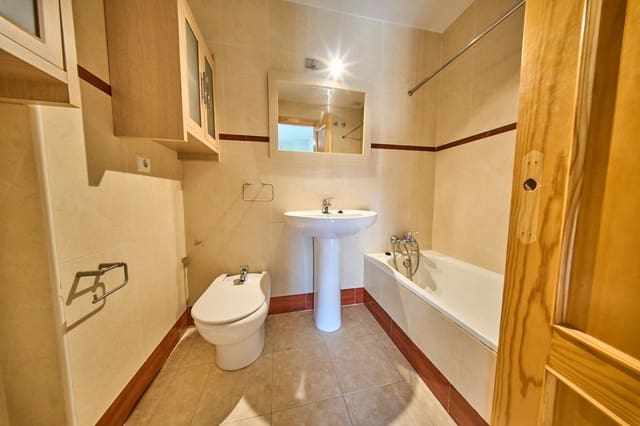 4 soveværelse Rækkehus til salg i Cájar med garage - € 319.900 (Ref: 10159890)