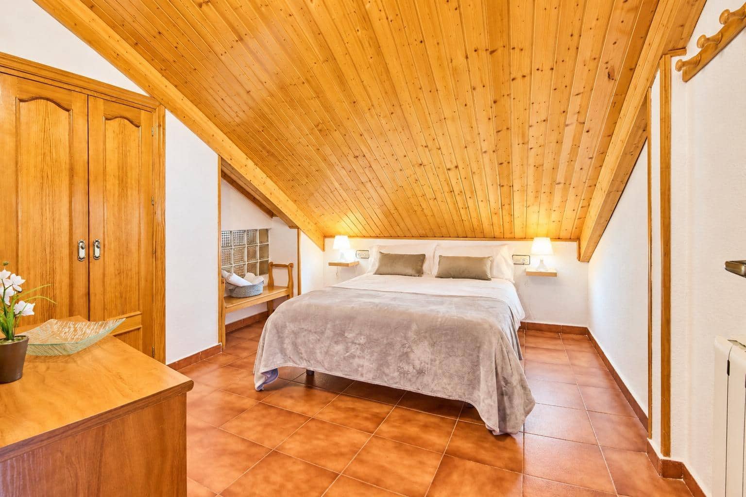 16 bedroom Hotel for sale in Guejar Sierra with garage - € 1,365,000 (Ref: 10162368)