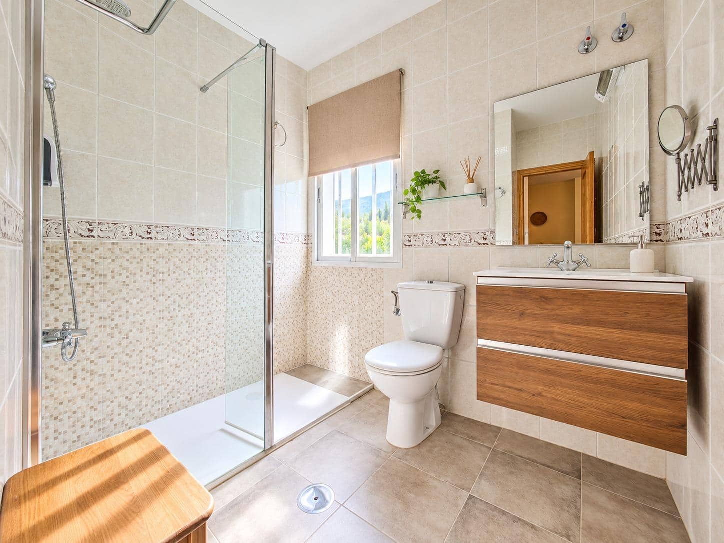 16 bedroom Hotel for sale in Guejar Sierra with garage - € 1,365,000 (Ref: 10162368)