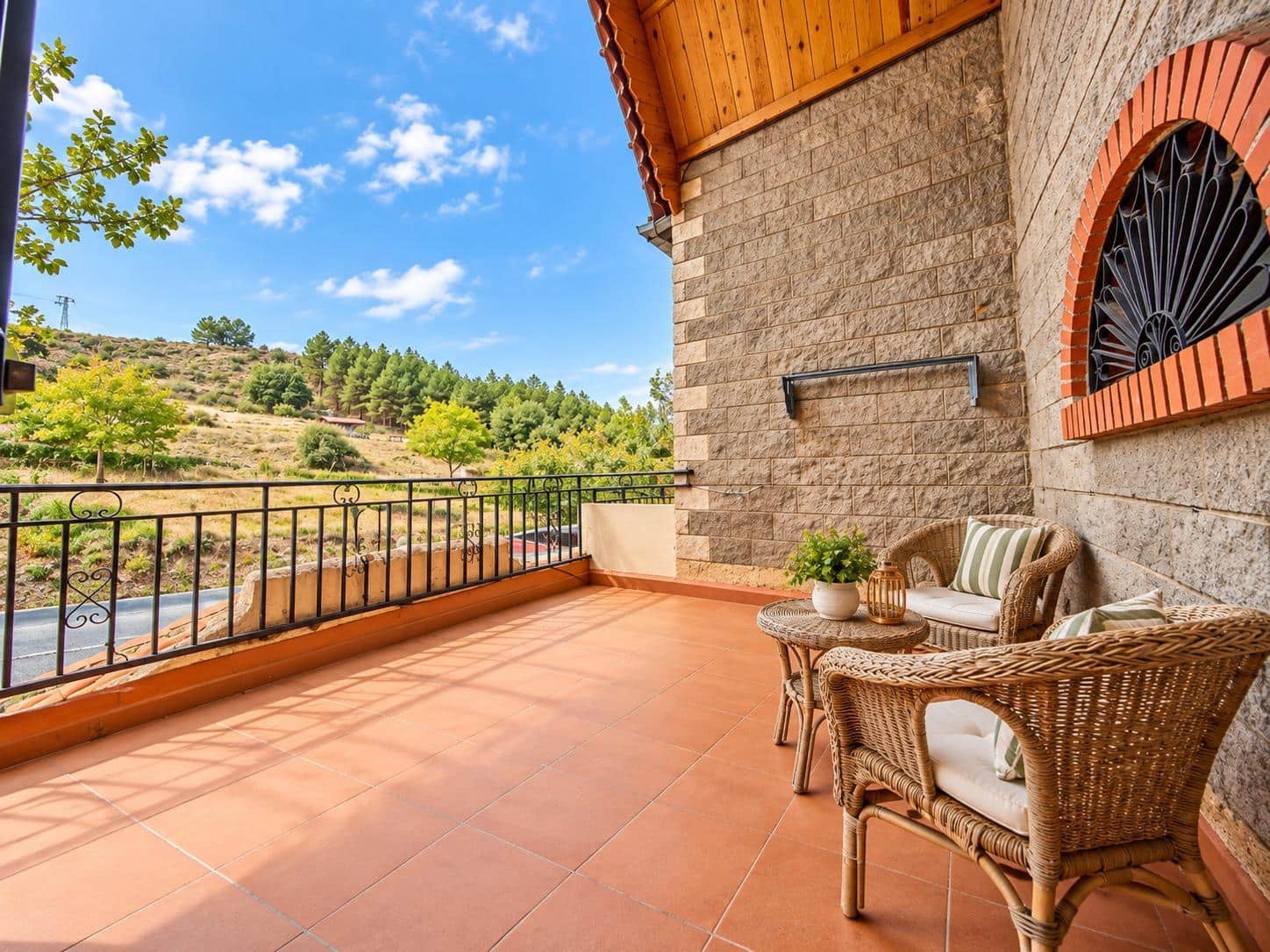 16 bedroom Hotel for sale in Guejar Sierra with garage - € 1,365,000 (Ref: 10162368)