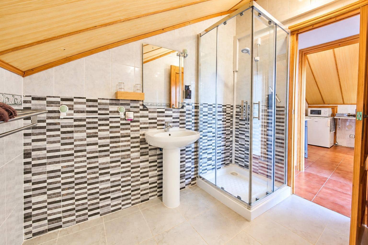 16 bedroom Hotel for sale in Guejar Sierra with garage - € 1,365,000 (Ref: 10162368)