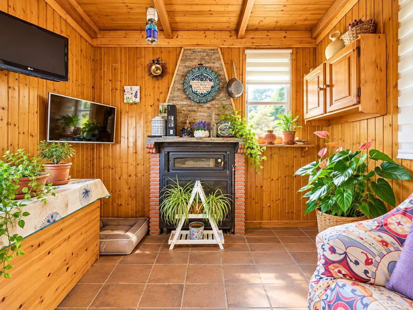 16 bedroom Hotel for sale in Guejar Sierra with garage - € 1,365,000 (Ref: 10162368)
