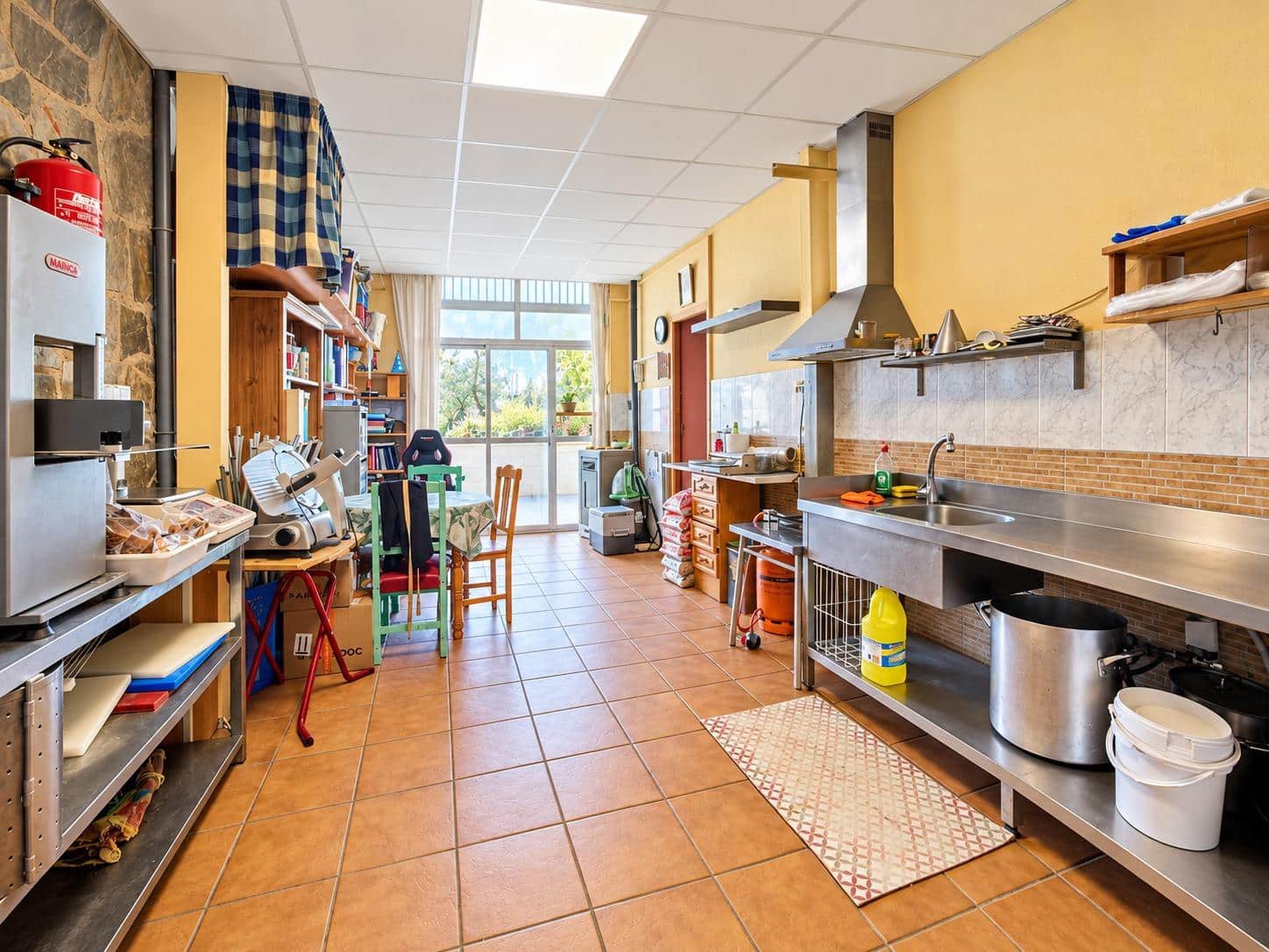 16 bedroom Hotel for sale in Guejar Sierra with garage - € 1,365,000 (Ref: 10162368)