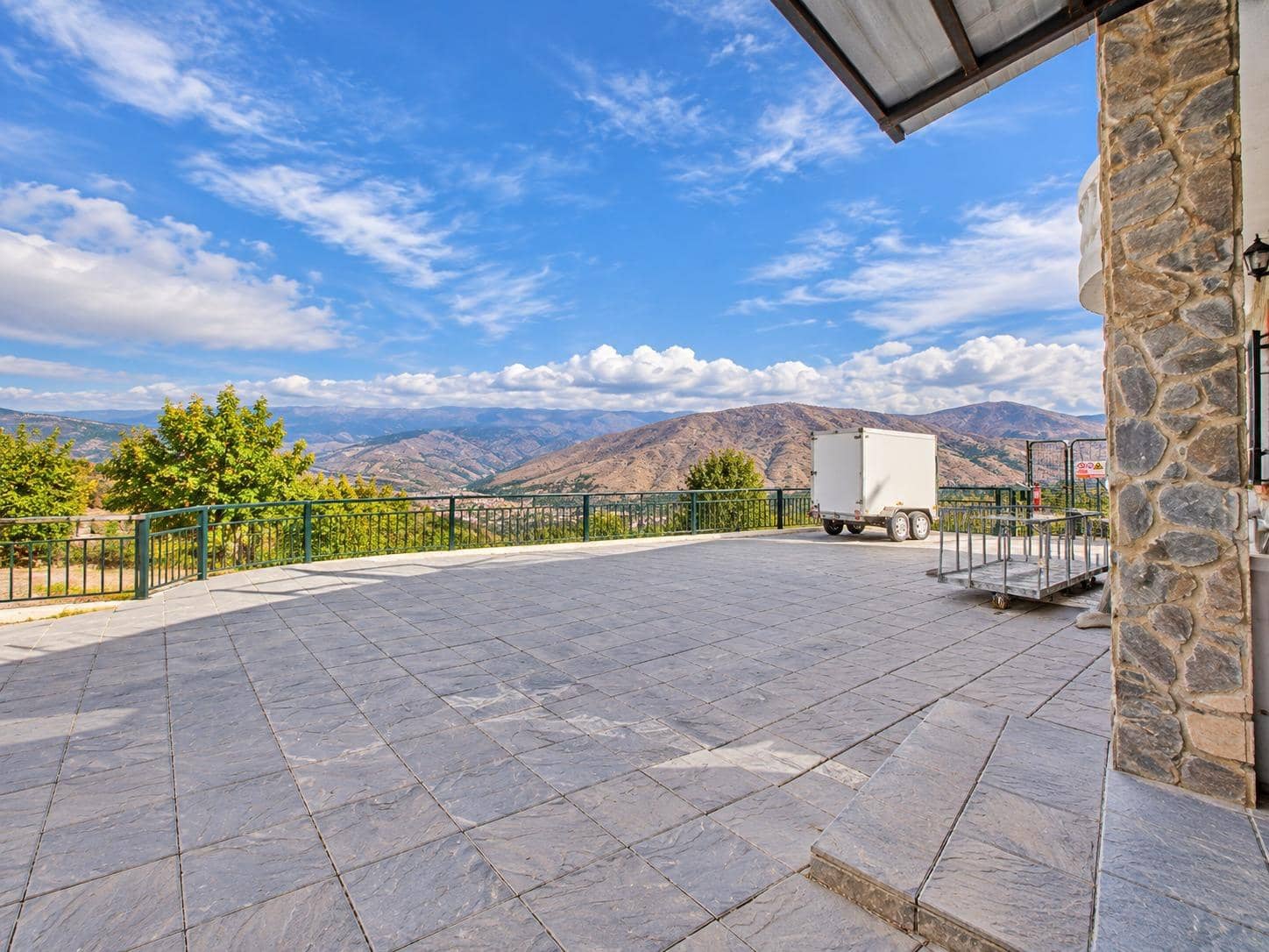 16 bedroom Hotel for sale in Guejar Sierra with garage - € 1,365,000 (Ref: 10162368)