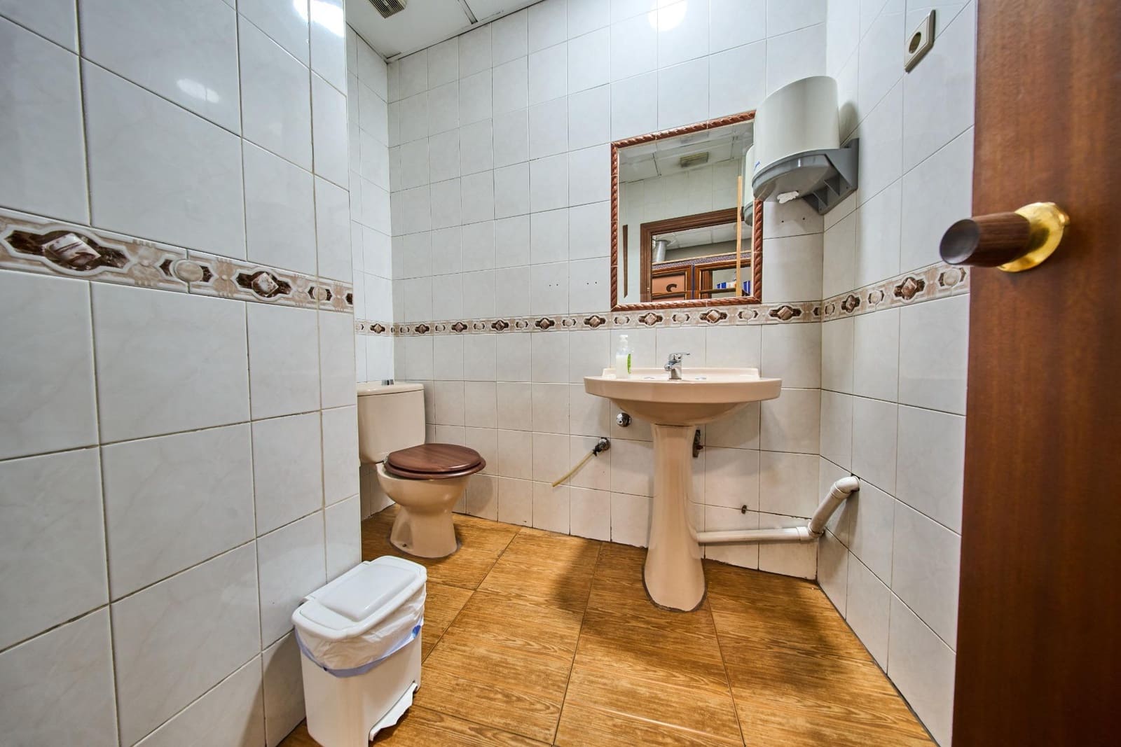 7 bedroom Commercial for rent in Granada city - € 1,000 (Ref: 10166859)