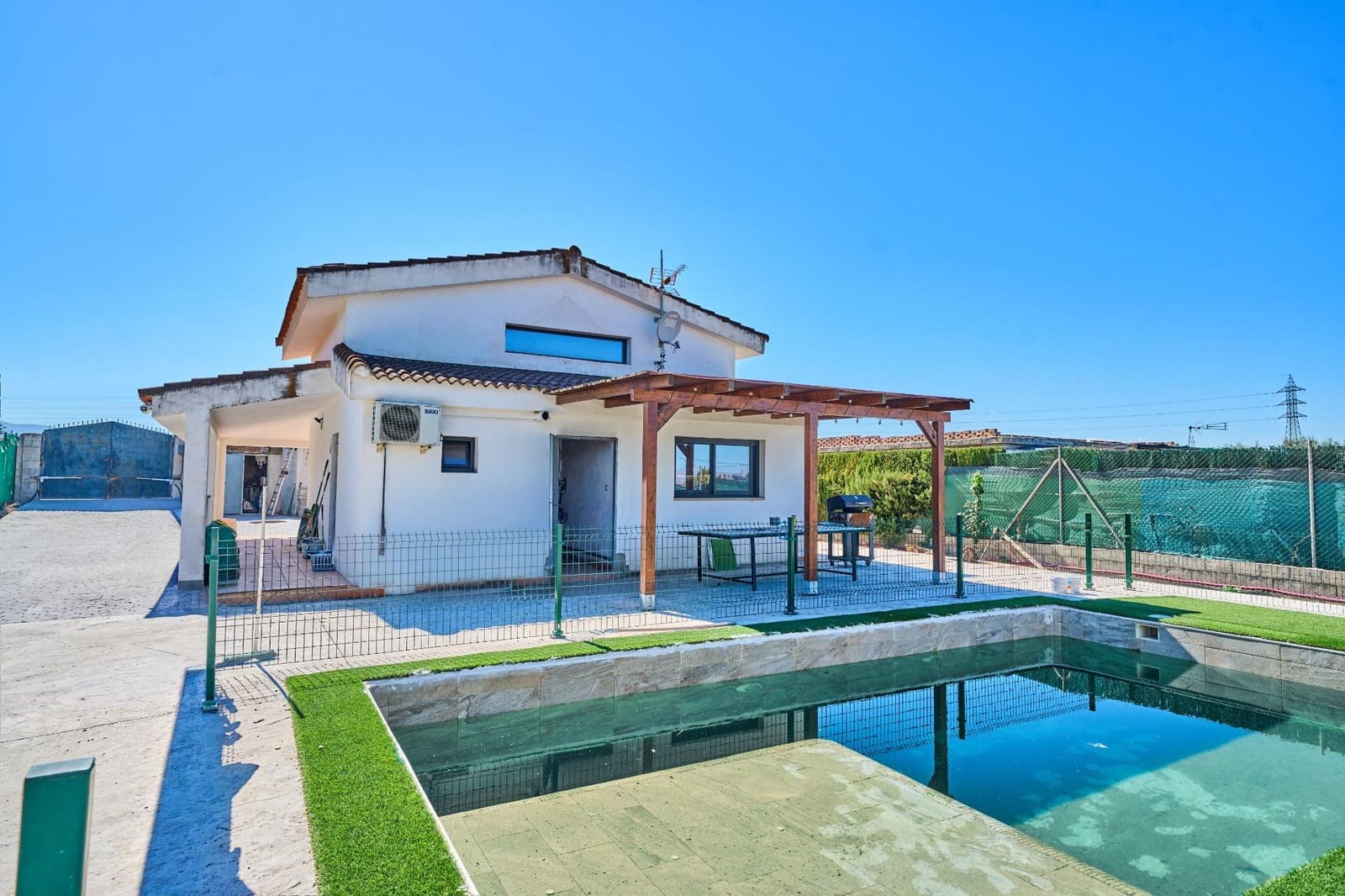 1 soveværelse Villa til salg i Churriana de la Vega med swimmingpool - € 230.000 (Ref: 10168680)