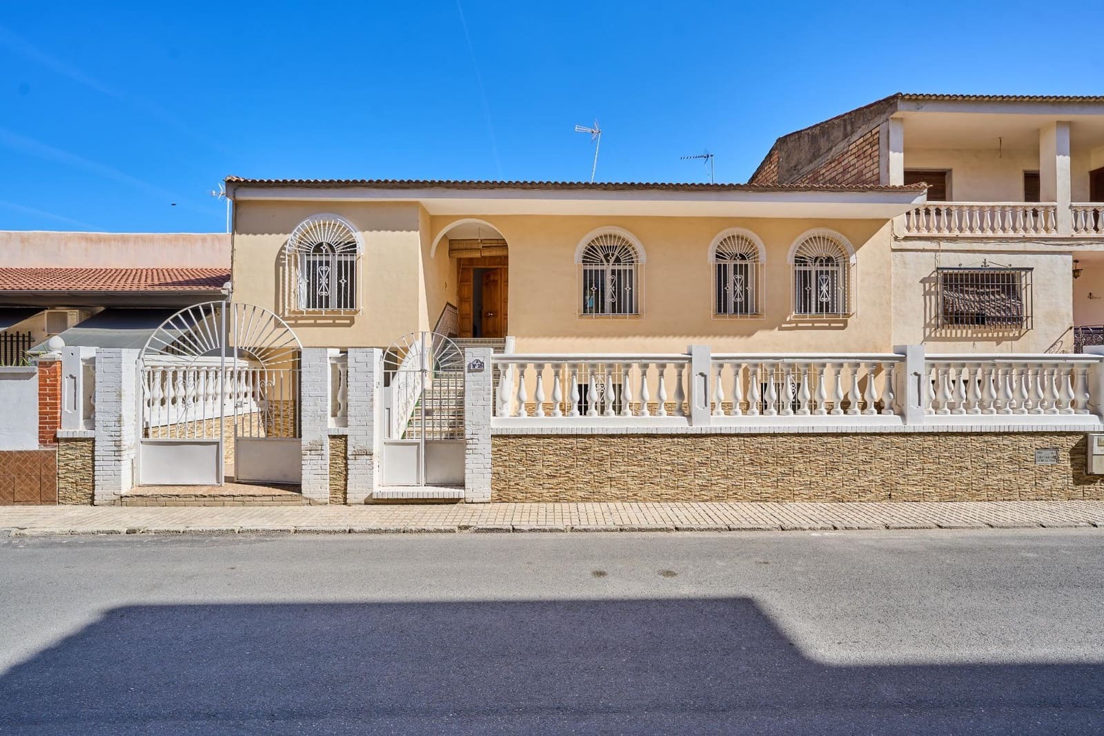 4 soverom Hus til salgs i Las Gabias med garasje - € 244 900 (Ref: 10168681)