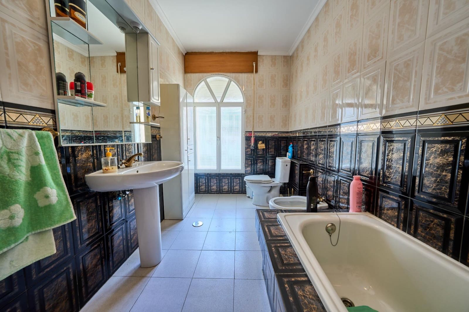4 soverom Hus til salgs i Las Gabias med garasje - € 244 900 (Ref: 10168681)