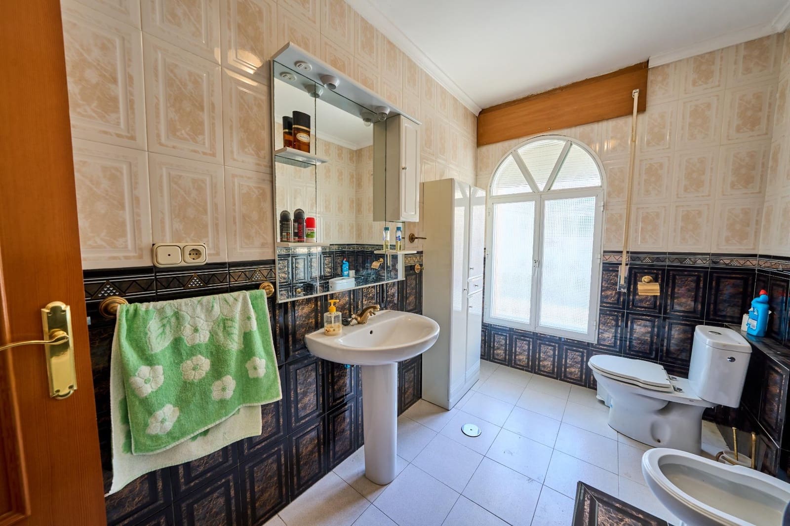 4 soverom Hus til salgs i Las Gabias med garasje - € 244 900 (Ref: 10168681)