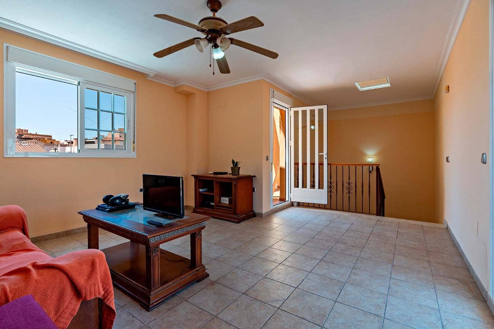 4 slaapkamer Rijtjeshuis te koop in Roquetas de Mar met garage - € 305.000 (Ref: 10177397)
