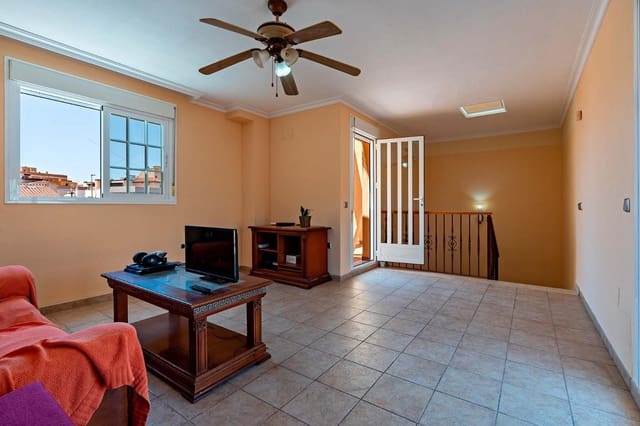 4 Zimmer Reihenhaus zu verkaufen in Roquetas de Mar mit Garage - 305.000 € (Ref: 10177397)