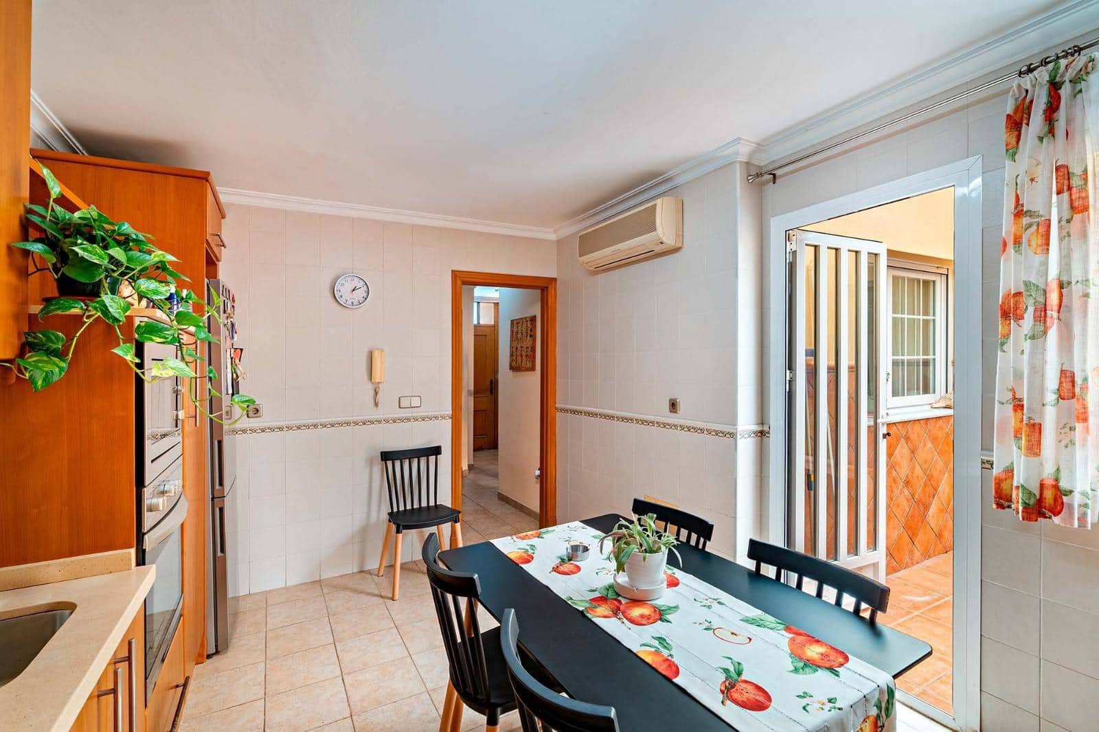 4 slaapkamer Rijtjeshuis te koop in Roquetas de Mar met garage - € 305.000 (Ref: 10177397)