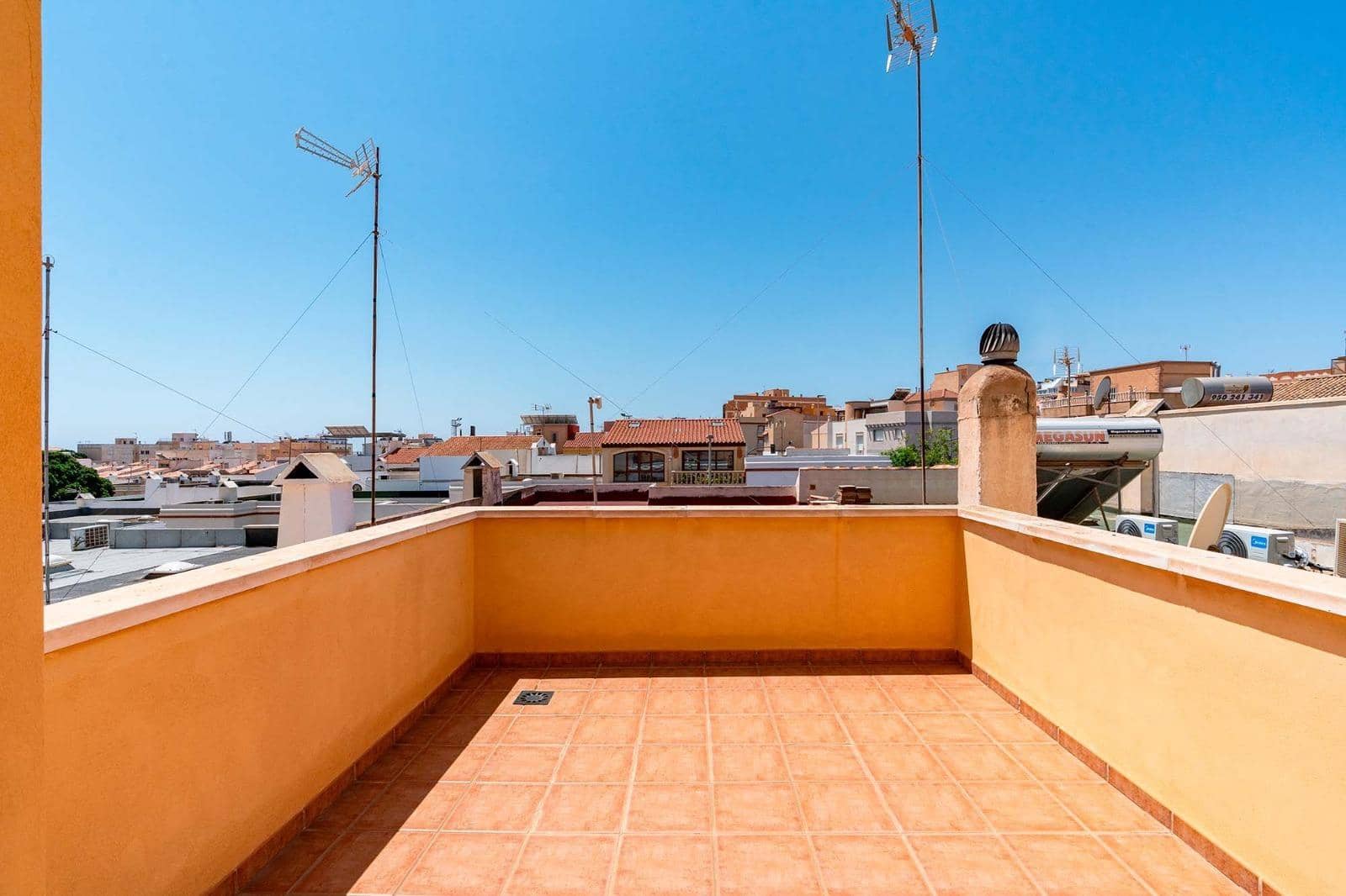 4 slaapkamer Rijtjeshuis te koop in Roquetas de Mar met garage - € 305.000 (Ref: 10177397)