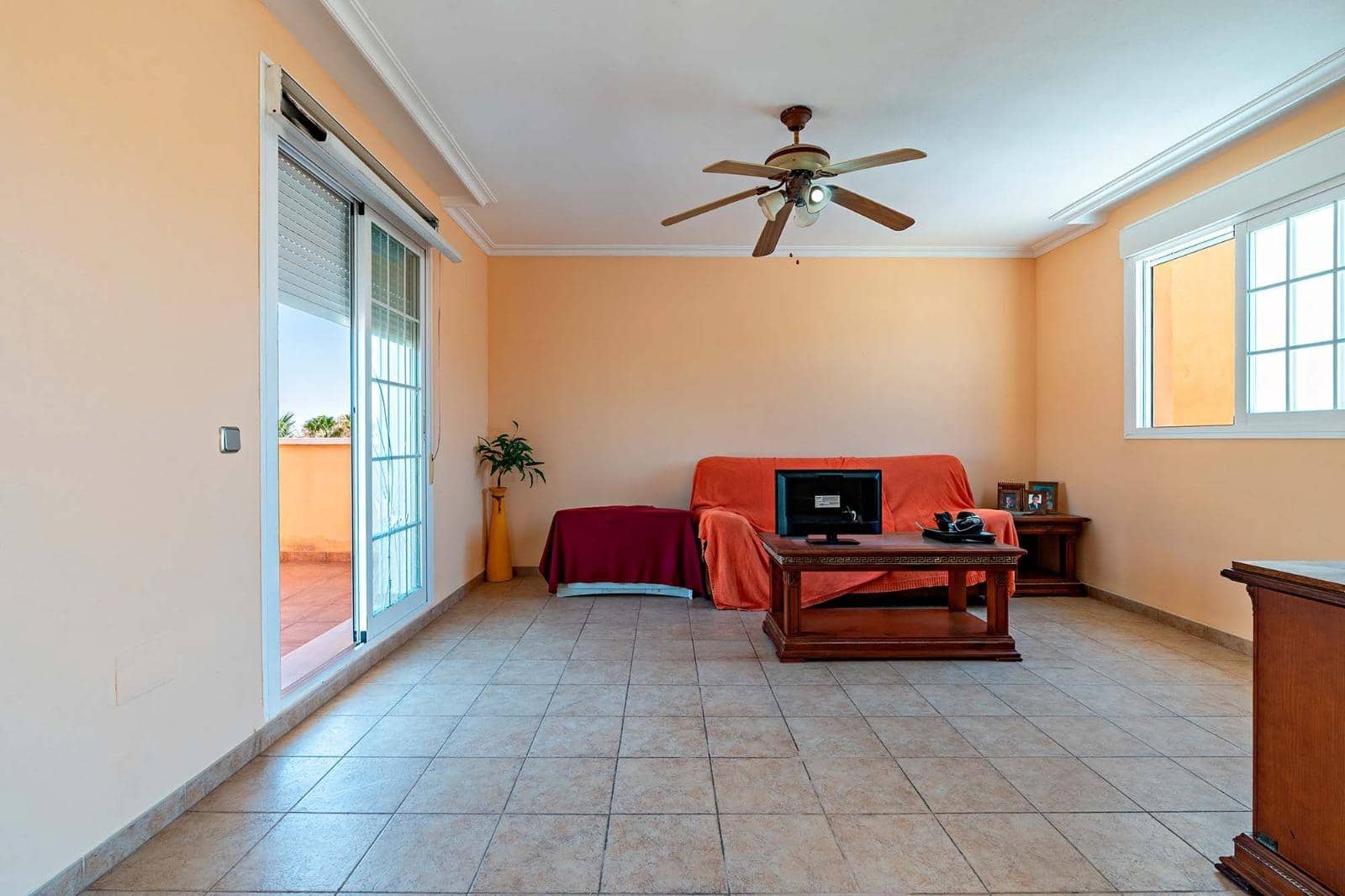 4 slaapkamer Rijtjeshuis te koop in Roquetas de Mar met garage - € 305.000 (Ref: 10177397)