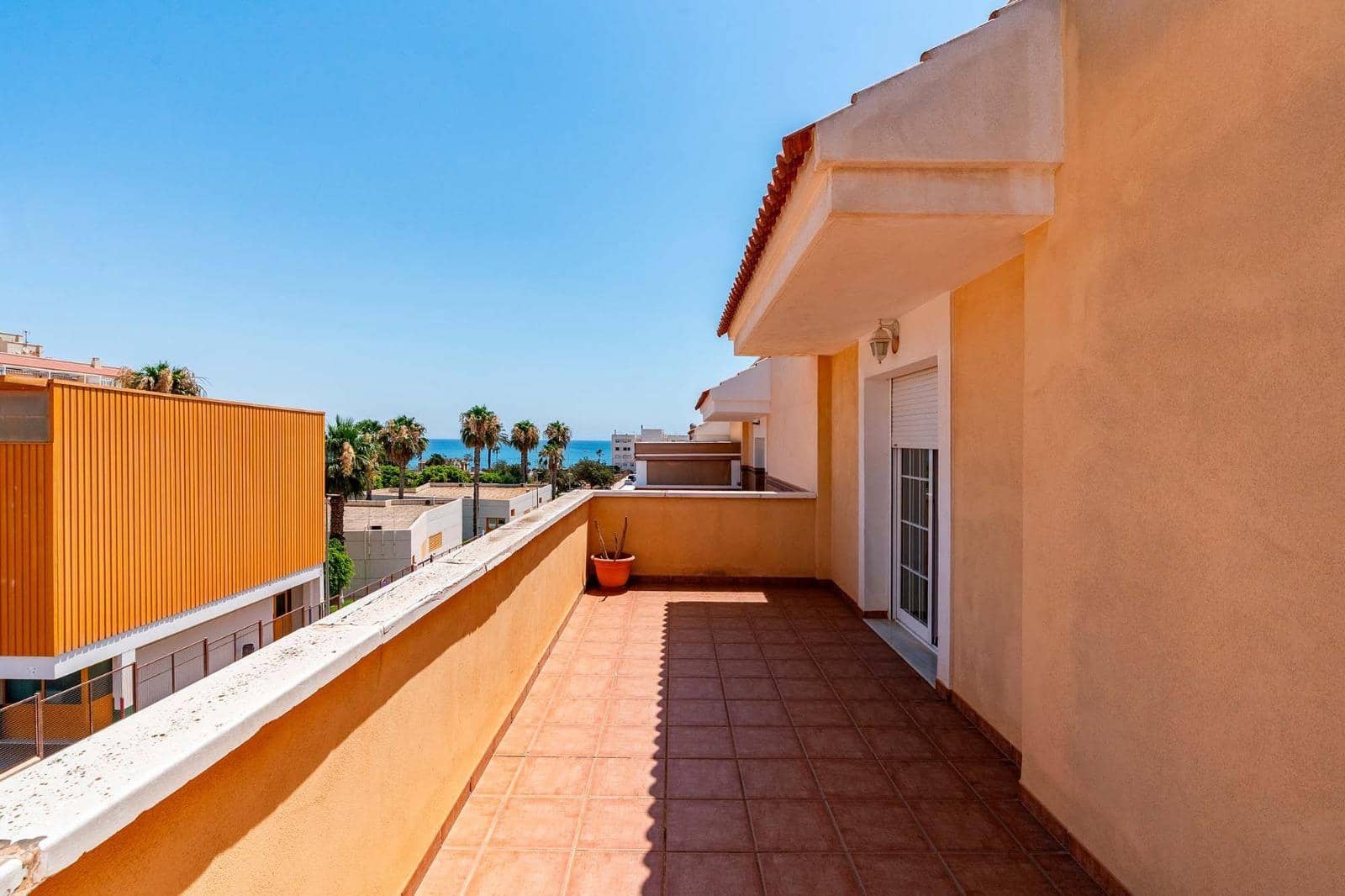 4 slaapkamer Rijtjeshuis te koop in Roquetas de Mar met garage - € 305.000 (Ref: 10177397)