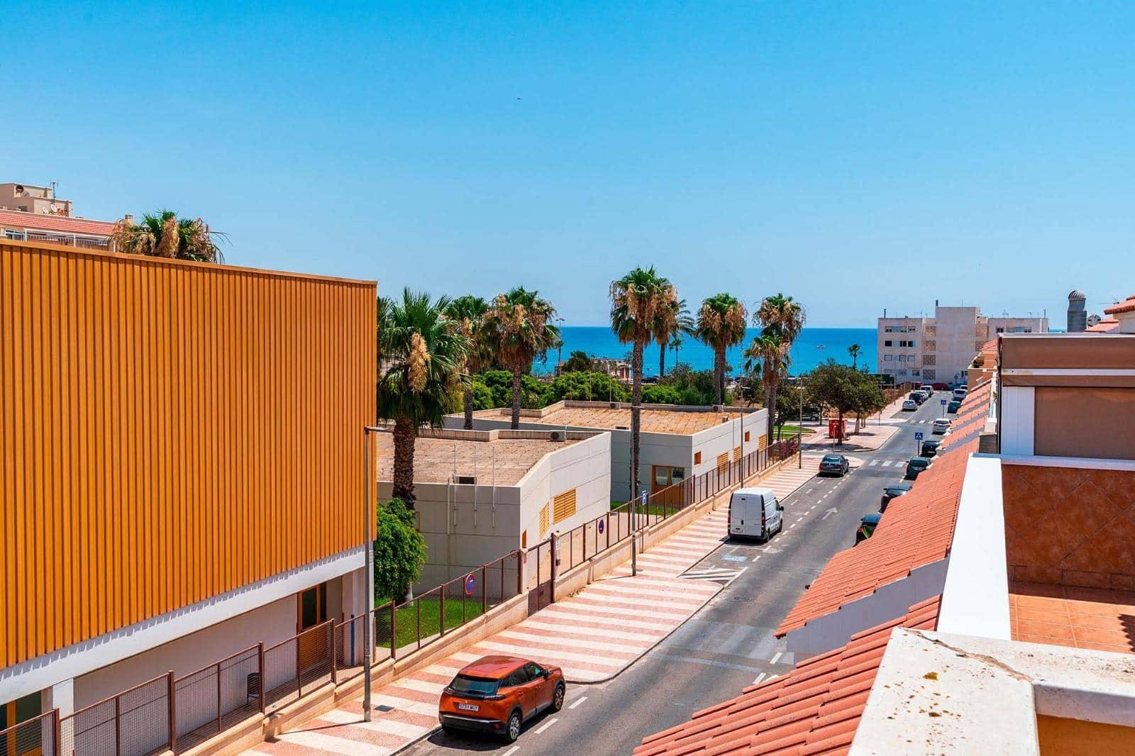4 slaapkamer Rijtjeshuis te koop in Roquetas de Mar met garage - € 305.000 (Ref: 10177397)