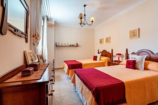 4 Zimmer Reihenhaus zu verkaufen in Roquetas de Mar mit Garage - 305.000 € (Ref: 10177397)