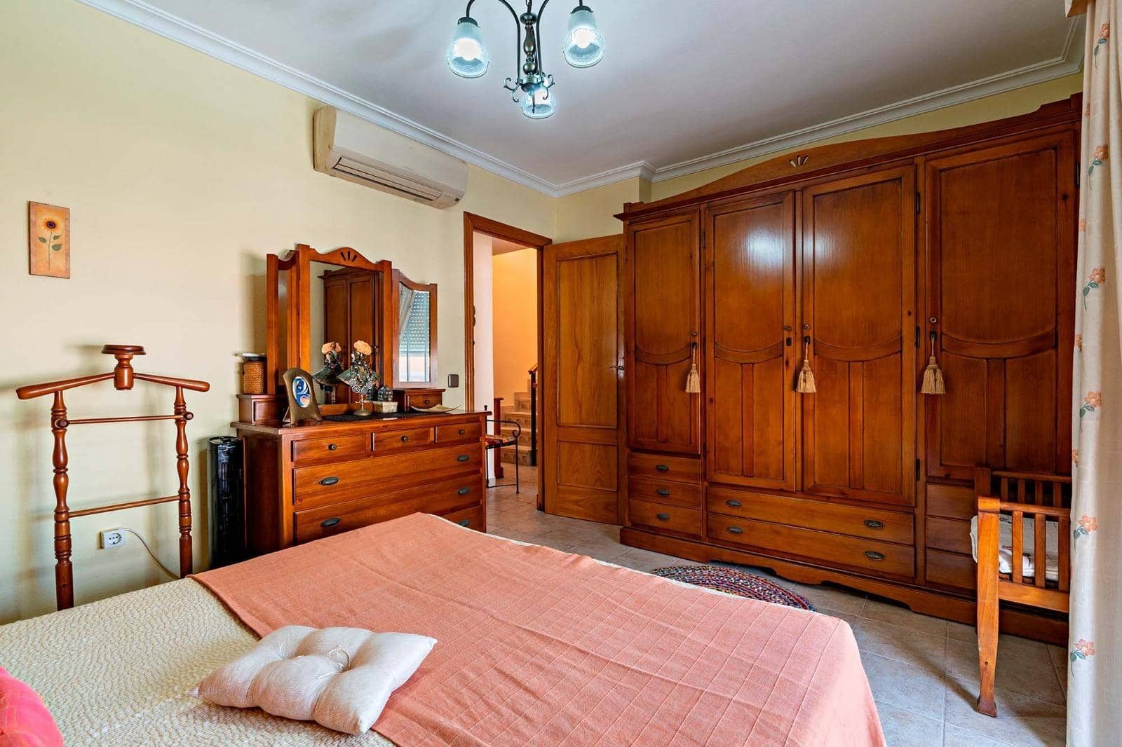 4 slaapkamer Rijtjeshuis te koop in Roquetas de Mar met garage - € 305.000 (Ref: 10177397)